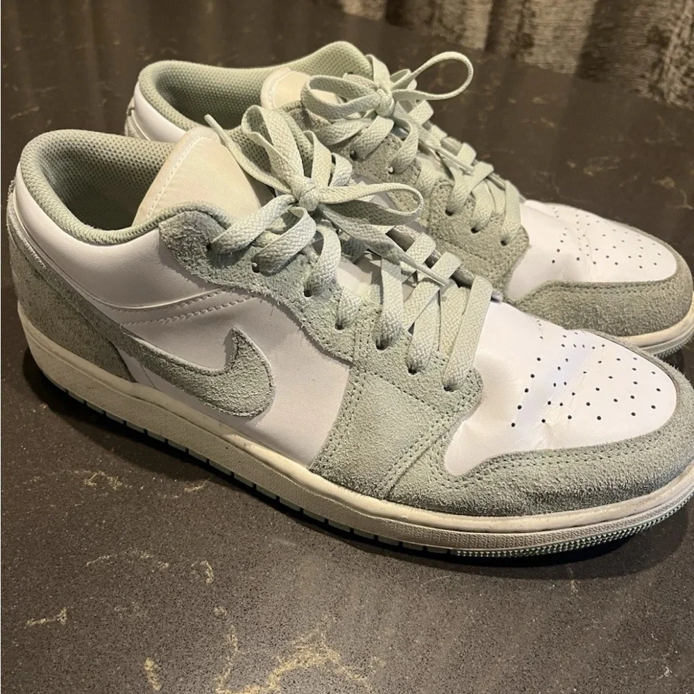 Air Jordan 1 Low SE Seafoam Green - Size 10.5